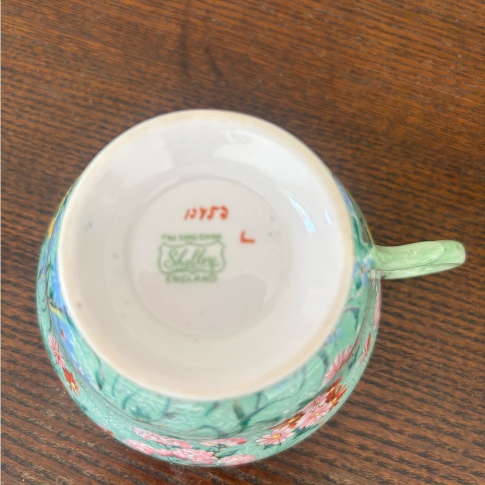 vintage Shelley fine bone china teacup and saucer set in the "Melody" pattern - Picture 8 of 12